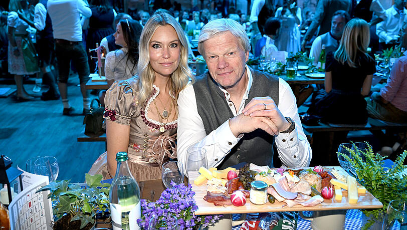 https://www.abendzeitung-muenchen.de/storage/image/9/3/2/9/1719239_oliver-kahn-kam-mit-ehefrau-svenja-zum-3-bastian-schweinsteiger-cup-in-die_default_1GpuKA_sVXNQM.jpg