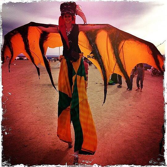 Es ist das wohl kurioseste Treffen von Individualisten: "Alles ist möglich" lautet der Slogan des "Afrika Burn Festival" in der Karoo-Halbwüste - sehen Sie hier die schrägsten Bilder.