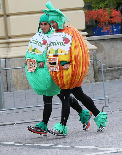 Bunte Kostüme, Kinder feuern ihre Eltern an, viel Schweiß und gute Laune: Die Bilder vom München Marathon 2012