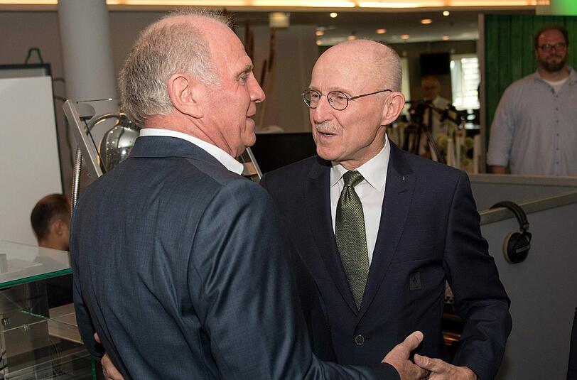 Willi Lemke feierte am Freitag seinen 70. Geburtstag. Sein Ex-Feind Uli Hoeneß war unter den Partygästen.