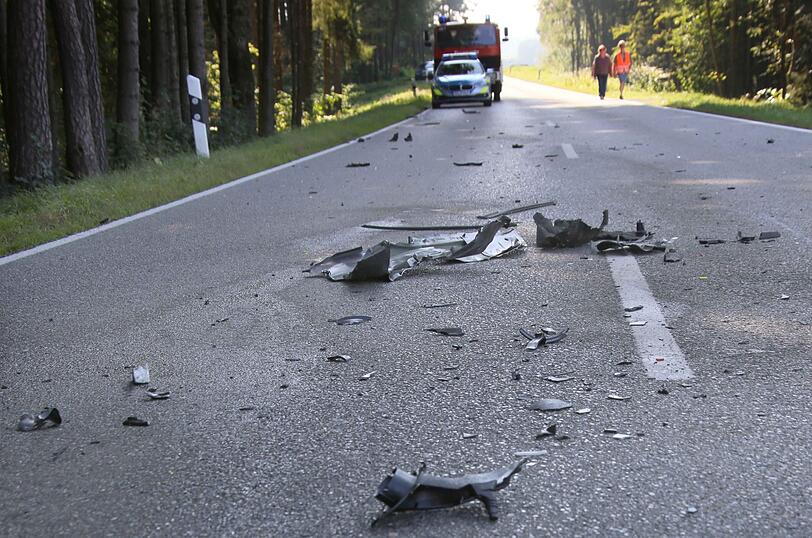 In Emertsham (Landkreis Traunstein) ereignete sich am Sonntag ein tödlicher Verkehrsunfall. Zwei Motorräder sind dabei in einen Audi gerast, ein Mann wurde dabei getötet.