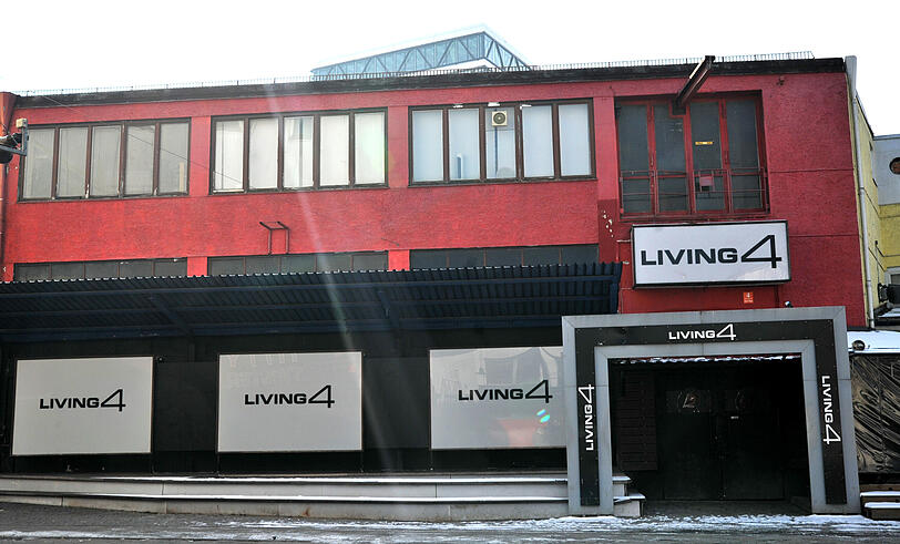 Tagsüber wirkt das Gelände der Kultfabrik wie ausgestorben, nachts treffen sich hier die jungen Leute aus ganz München und Umgebung, zum Beispiel im &bdquo;Living 4&ldquo;.
