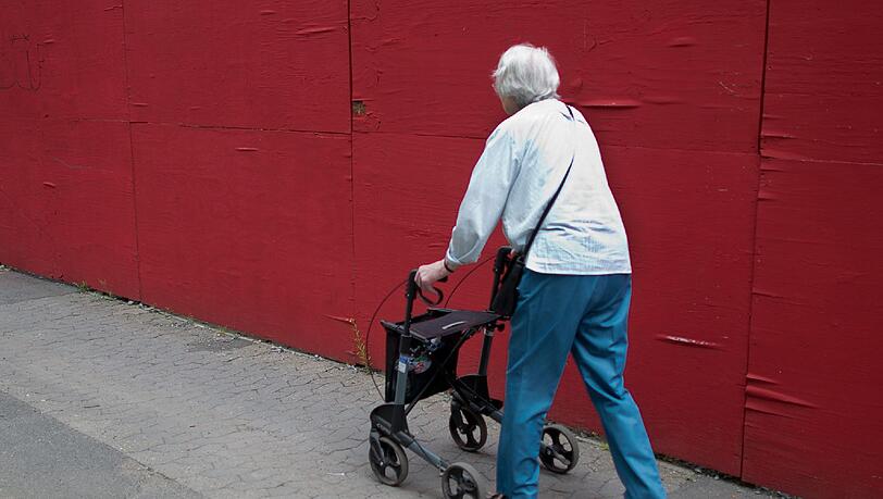 Eine Rentnerin wurde am Freitag in Gern ausgeraubt. (Symbolfoto) Eine Rentnerin wurde am Freitag in Gern ausgeraubt. (Symbolfoto)