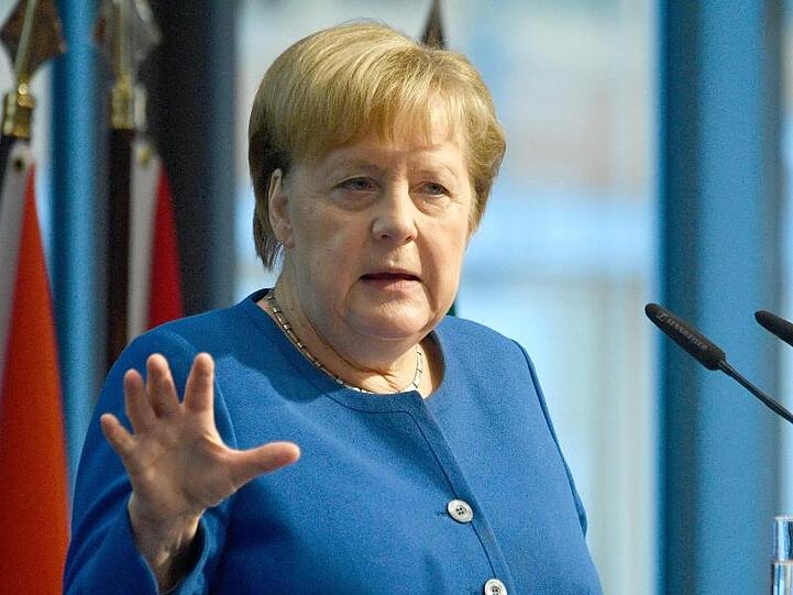 Bundeskanzlerin Angela Merkel (CDU) spricht auf der Investorenkonferenz im Rahmen der G20-Initiative "Compact with Africa".