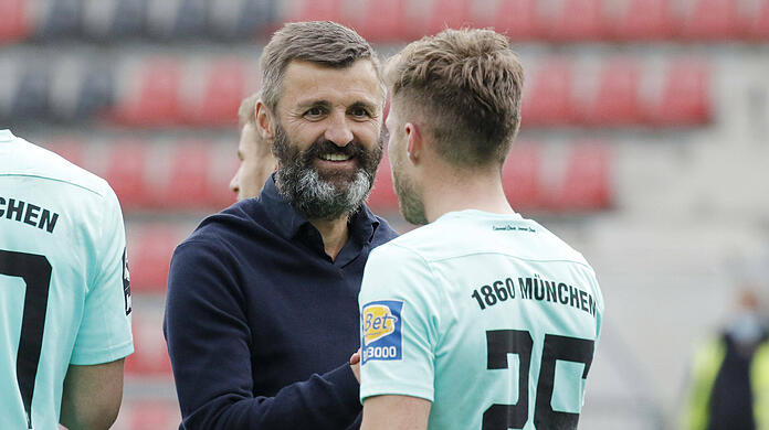 1860-Trainer Michael Köllner zeigt sich mit dem Punktgewinn in Wiesbaden zufrieden.
