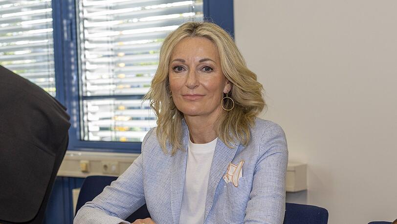 Kabarettistin und Schauspielerin Monika Gruber setzt sich seit Kurzem als Schirmherrin f&uuml;r das Kinderhospiz in Eichendorf im niederbayerischen Landkreis Dingolfing-Landau ein.