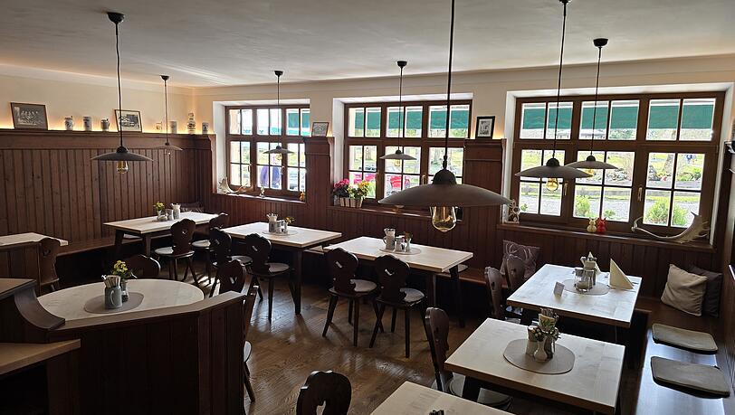 Die Gaststube ist ein wenig umdekoriert. Der urspr&uuml;ngliche Charme blieb erhalten.