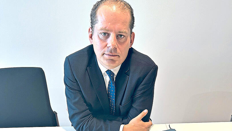 In der Presserunde: Staatsanwalt Jakob Schmidkonz berichtet &uuml;ber die Situation an der Drogen-Front.