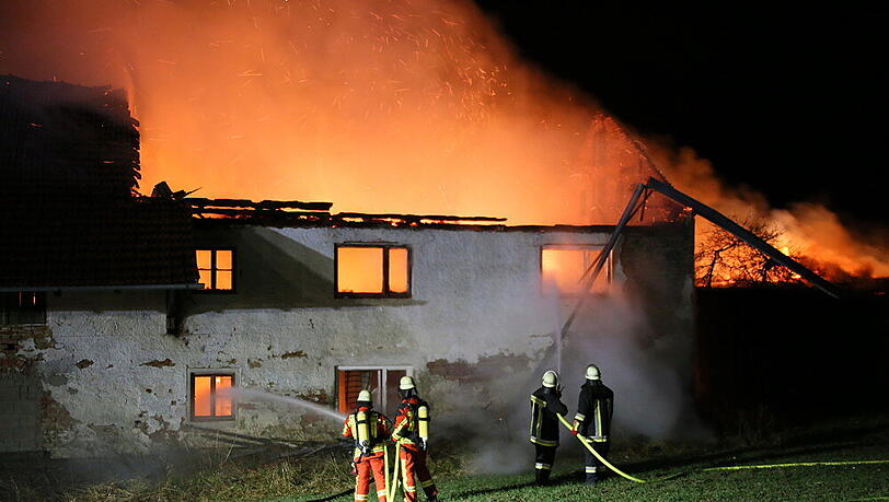 Scheunenbrand in Litlbach. Die Bilder vom Feuerwehreinsatz. Scheunenbrand in Litlbach. Die Bilder vom Feuerwehreinsatz.