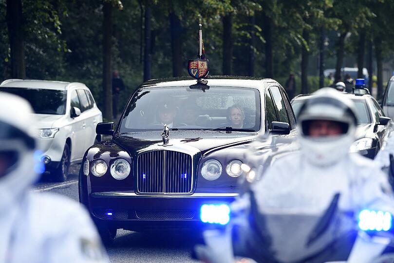 Die Queen begeistert bei ihrem Staatsbesuch in Berlin am Mittwoch die Massen. Die Bilder des Tages.