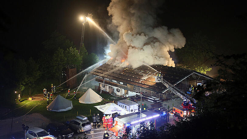 Feuer-Drama im Eventhotel in Schneizlreuth: Sechs Tote, 20 Verletzte.