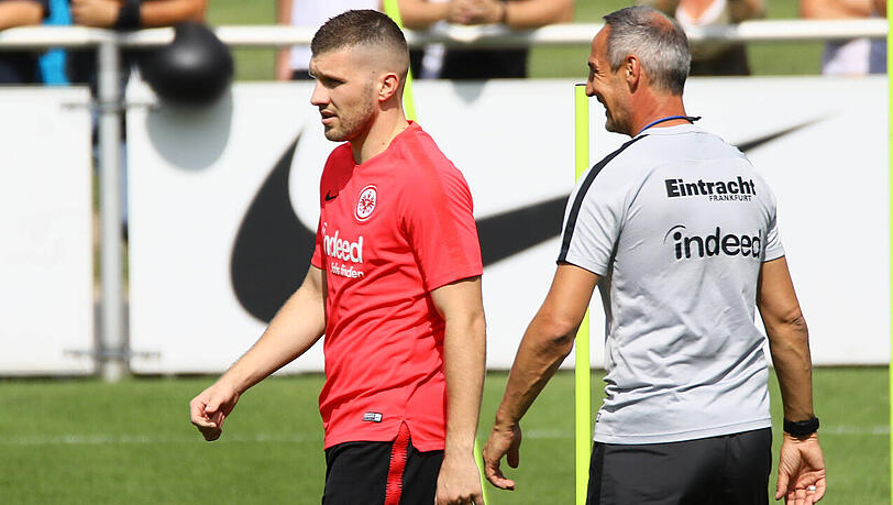 "Das ist ein ganz starkes Zeichen vom Verein und von Ante", sagte Kovac-Nachfolger Adi Hütter (rechts) über den kroatischen Nationalspieler Rebic (links). "Er ist ein Zugpferd, ein Schlüsselspieler."
