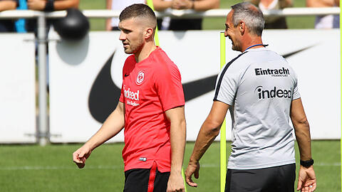 "Das ist ein ganz starkes Zeichen vom Verein und von Ante", sagte Kovac-Nachfolger Adi Hütter (rechts) über den kroatischen Nationalspieler Rebic (links). "Er ist ein Zugpferd, ein Schlüsselspieler."