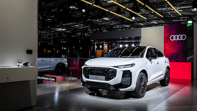 Der Audi Q3 Sportback e-Hybrid hat einen Fahrassistenten, der erstmals durch Online-Daten unterstützt wird. Der Audi Q3 Sportback e-Hybrid hat einen Fahrassistenten, der erstmals durch Online-Daten unterstützt wird.