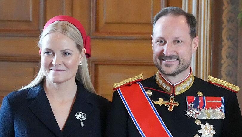 Kronprinz Haakon steht Kronprinzessin Mette-Marit zur Seite.