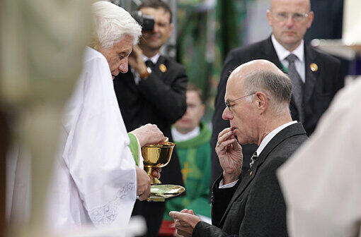 Bundestagspräsident Norbert Lammert (CDU) würdigte sowohl das Wirken des Papstes als Wissenschaftler, Priester, Konzilstheologe, Bischof und Kardinal sowie seinen Einfluß als Papst heute.