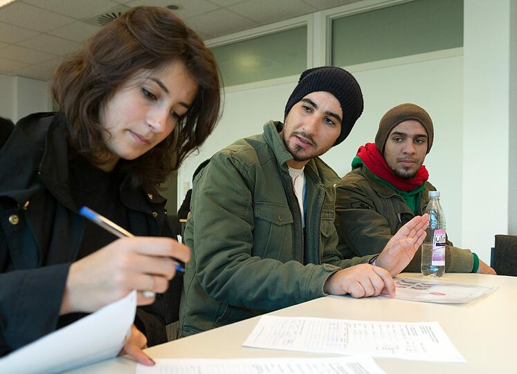 Ein paar Flüchtlinge konnten bereits in den Arbeitsmarkt integriert werden. Voraussetzung sind ausreichende Deutsch-Kenntnisse.