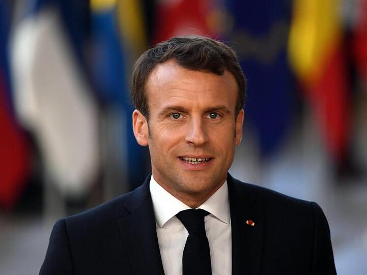 Emmanuel Macron ließ vor der TV-Ansprache zwar keine Einzelheiten durchblicken, französische Medien berichten aber über eine Senkung der Einkommensteuer.
