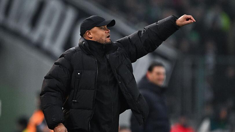 Münchens Trainer Vincent Kompany beim Spiel bei Borussia Mönchengladbach im Januar 2025.