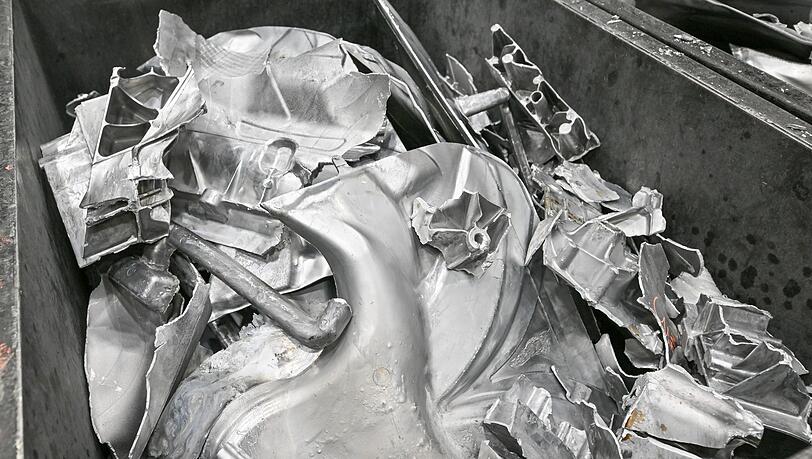 Aluminium aus Autoteilen soll künftig öfter wiederverwendet werden. (Symbolbild) Aluminium aus Autoteilen soll künftig öfter wiederverwendet werden. (Symbolbild)