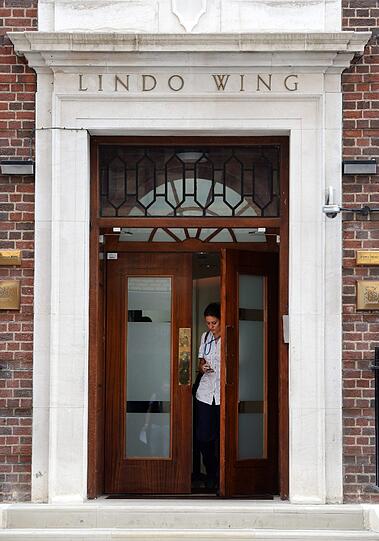 Das St. Mary's Hospital ist für den Ansturm bereit. Kate wird ihr Baby auf dem Privatflügel "Lindo Wing" zur Welt bringen.