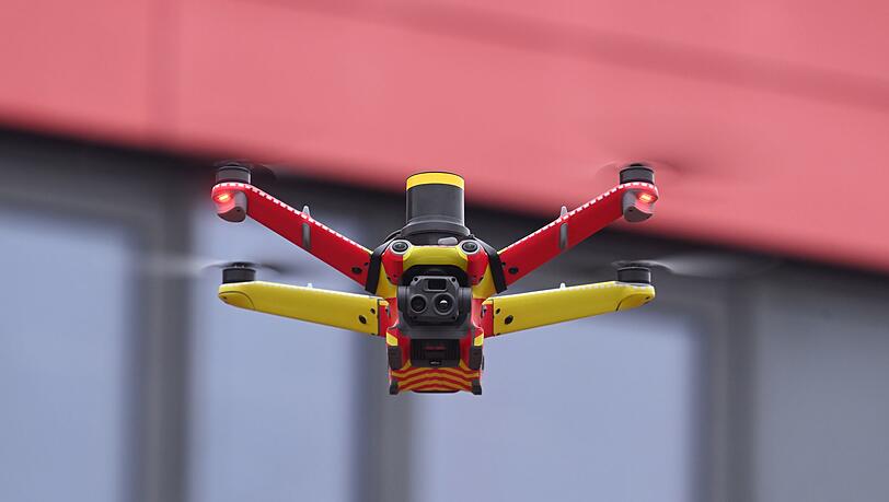 Automatisierte Drohneneins&auml;tze sollen der Feuerwehr zu schneller Lageeinsch&auml;tzung helfen. (Archivbild)