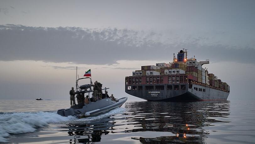 Iran blockiert die Stra&szlig;e von Hormus f&uuml;r den internationalen Schiffsverkehr.