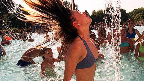 Heiß, heißer, Juli: Zu Hunderten tummelten sich die Abkühlungswilligen in den Nürnberger Freibädern. Kein Wunder: Temperaturen über 30 Grad waren keine Seltenheit.