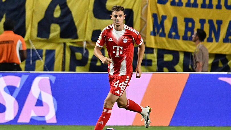 Josip Stanisic half gegen die Boca Juniors zeitweise auf der Linksverteidiger-Position aus.