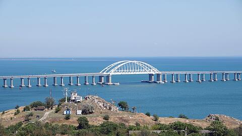 Der Archäologe soll in der Stadt Kertsch, von der auch die von Moskau erbaute Brücke zum russischen Festland führt, illegale Ausgrabungen vorgenommen haben. (Archivbild)