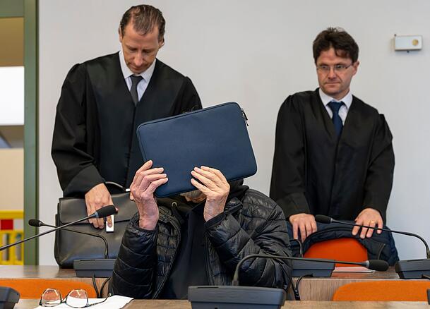 Einer der drei Angeklagten vor dem Oberlandesgericht M&uuml;nchen.