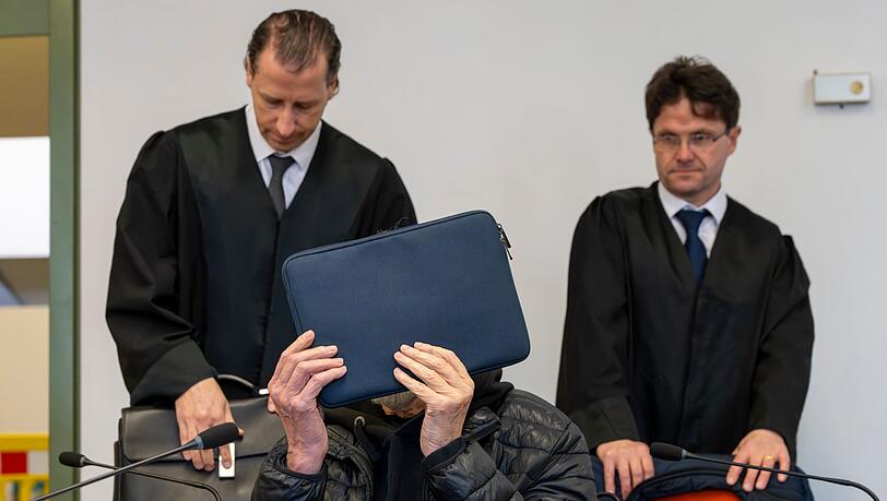 Einer der drei Angeklagten vor dem Oberlandesgericht M&uuml;nchen.