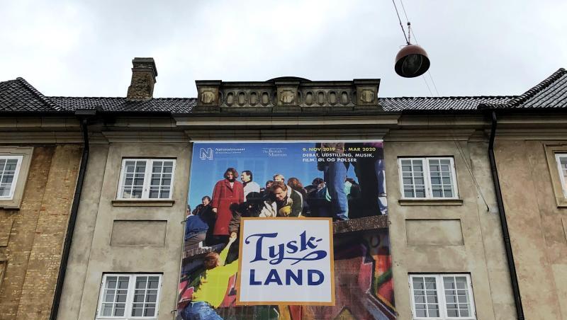 Die Deutschland-Ausstellung im Nationalmuseum mit dem quadratischen Logo "Tyskland". Die Deutschland-Ausstellung im Nationalmuseum mit dem quadratischen Logo "Tyskland".