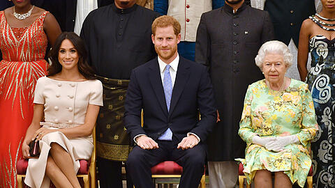 Königin Elizabeth II., Prinz Harry und dessen Frau Meghan.