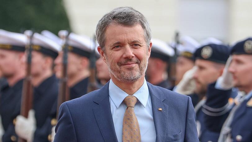 K&ouml;nig Frederik geht unter die H&ouml;rbuchsprecher.