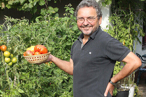 25 Tomatensorten baut er in seinem Garten an. Sie helfen beim Abspecken.