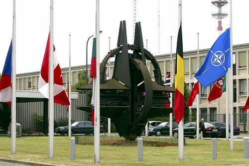 Eine Studie des US-Instituts Pew Research Center ergab: Das vertrauen der Deutschen in die Nato nimmt ab.