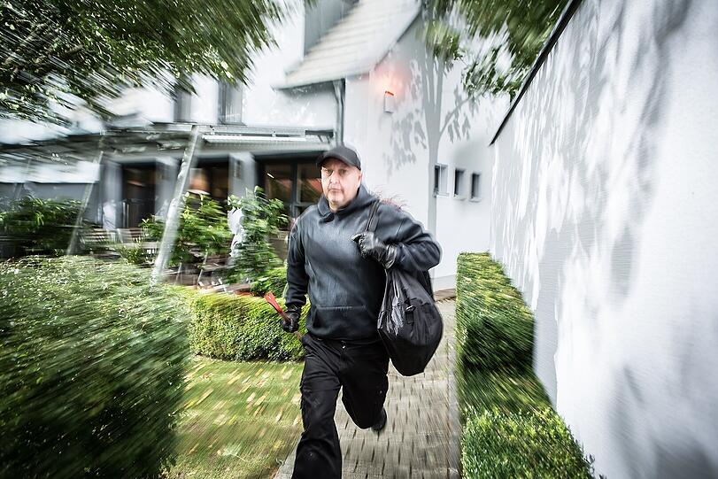 Ein Alarm soll den Täter in die Flucht schlagen und dafür sorgen, dass der Einbruch bereits beim Versuch abgebrochen wird.