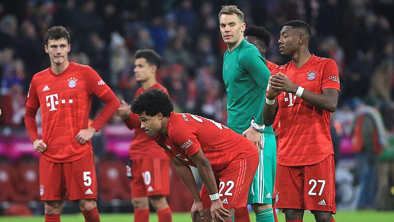 Heimpleite trotz 73 Prozent Ballbesitz: Die Bayern-Stars Pavard, Gnabry, Neuer und Alaba (v.l.) nach dem 1:2.