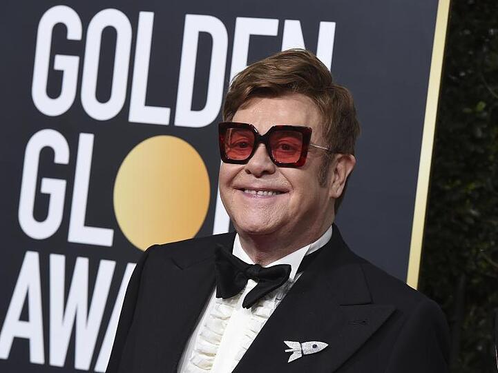 Elton John bei der Golden Globe Verrleihung. Auch er versprach Hilfe.