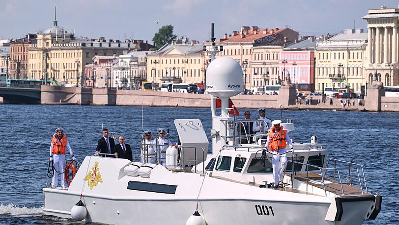 Putin besucht eine Übung der russischen Kriegsmarine.