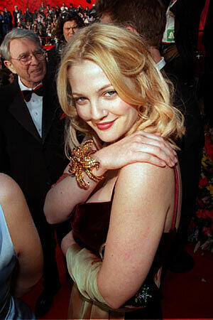 Die schöne Drew Barrymore belegt Platz 8 auf der Liste. Zwar war sie seit einiger Zeit weniger vor der Kamera zu sehen, dennoch ist ihre Karriere noch nicht auf dem absteigenden Ast.