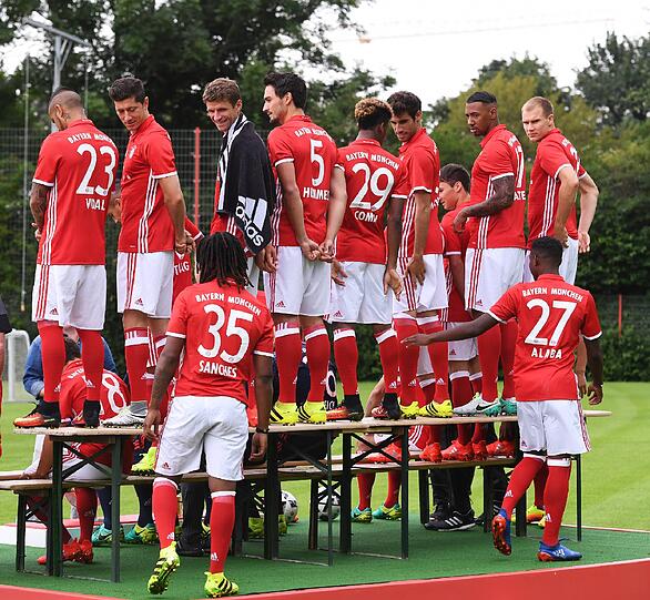 "Jetzt komm halt rauf da." Sanches ist noch etwas zögerlich.