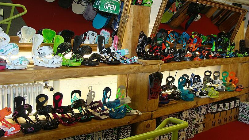 Zum Allmountain- oder Freestyleboard die passenden Boots? Die Auswahl an Marken ist groß, der Service professionell.