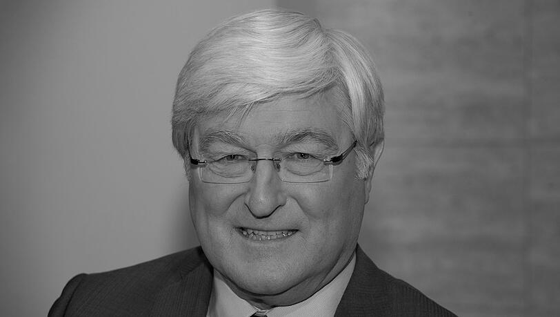 Bernhard Töppers, ZDF-Rechtsexperte und Moderator von "Wie würden Sie entscheiden?", ist im Alter von 81 Jahren gestorben. Bernhard Töppers, ZDF-Rechtsexperte und Moderator von "Wie würden Sie entscheiden?", ist im Alter von 81 Jahren gestorben.