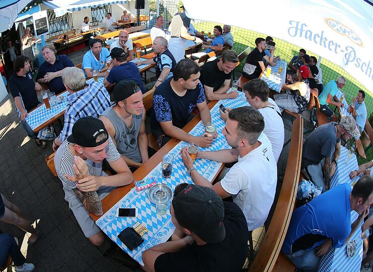 Die Bilder vom Grillfest beim TSV 1860.