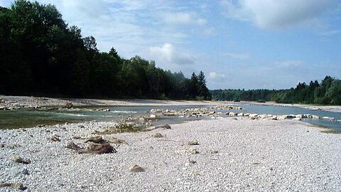 Die Tour entlang der Isar-Renaturierungsstrecke startet auf der Praterinsel. Die Aufnahme hier stammt dazu passend aus dem Jahr 2001.