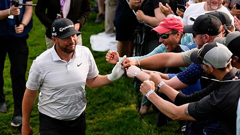 Michael Block wird von den Golf-Fans gefeiert.