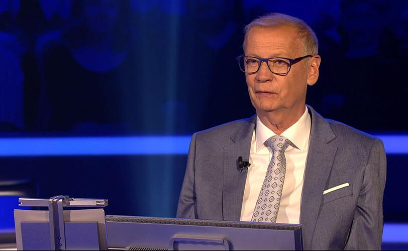 G&uuml;nther Jauch verriet in der neuen Ausgabe "Wer wird Million&auml;r?", dass er am Drehtag der Folge seinen 20. Hochzeitstag feierte.