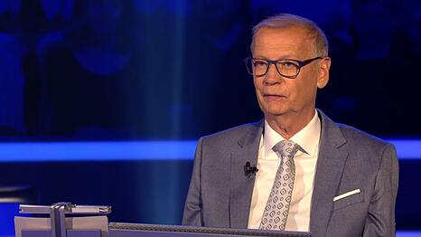 G&uuml;nther Jauch verriet in der neuen Ausgabe "Wer wird Million&auml;r?", dass er am Drehtag der Folge seinen 20. Hochzeitstag feierte.